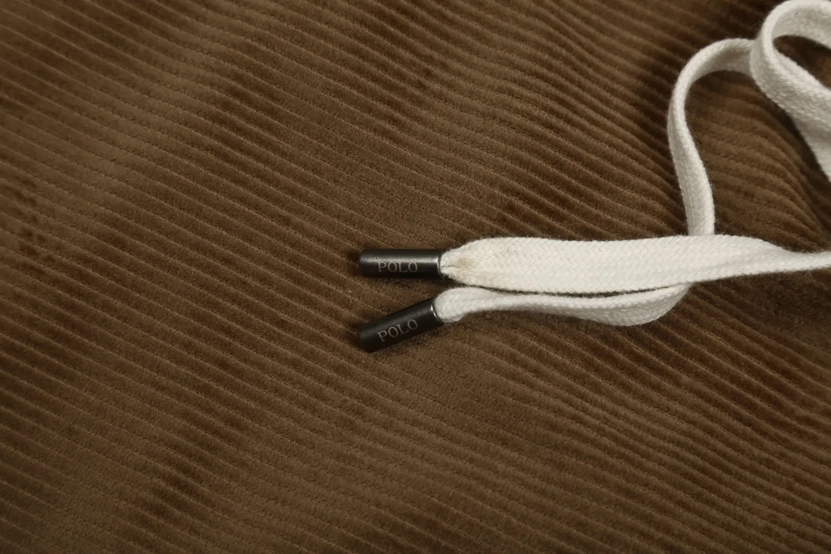P190 white background picture [popular in summer] Style number: 25053# Color: dark navy/off-white/light pink/coffee size: S to 1.2 Bronze gas eyes Customized brand RL letter pendant clock Green cotton waist rope ✅ - 100% restored workmanship A-line five-point fit Double pockets on the back Double stitched light independent waistband ✅ - RL/corduroy summer shorts Full of loose elastic band style Stiff version super neat Suede texture high-end pull-up matching shirt T-shirt Long-sleeved N-kind style Super feel on the upper body The laziness makes me feel full. The colors are super refreshing and clean. It has a high-quality texture.